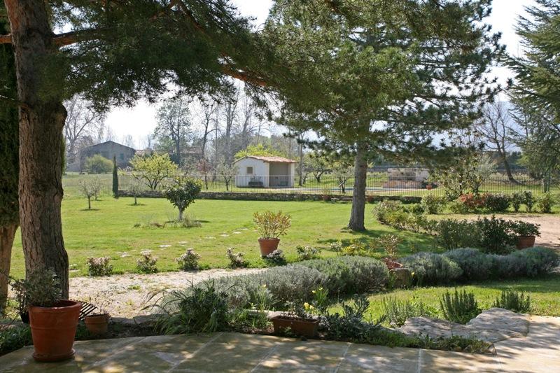 Mas du XVIIIème siècle restauré face au Luberon